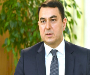 Adil Kərimli Parisə yollandı