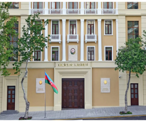 Əli Əsədov yeni qərar imzalayıb