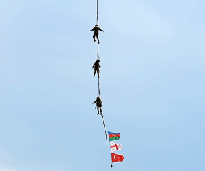 Xüsusi təyinatlıların birgə təlimlərindən görüntülər
