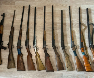 Polis 9 tüfəng, 2 avtomat aşkarladı
