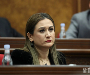 Ermənistanda parlamet rəhbərliyinə qadın gətirilir