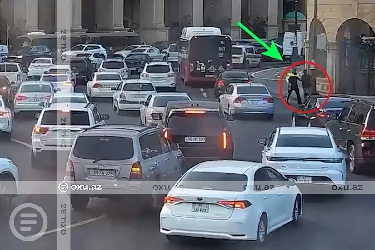 Yol polisi skuterçini faciədən xilas etdi - GÖRÜNTÜ
