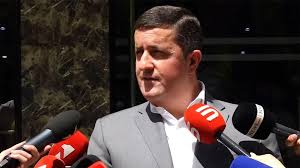 Atası "seçki rüşvəti" PAYLAYIRMIŞ