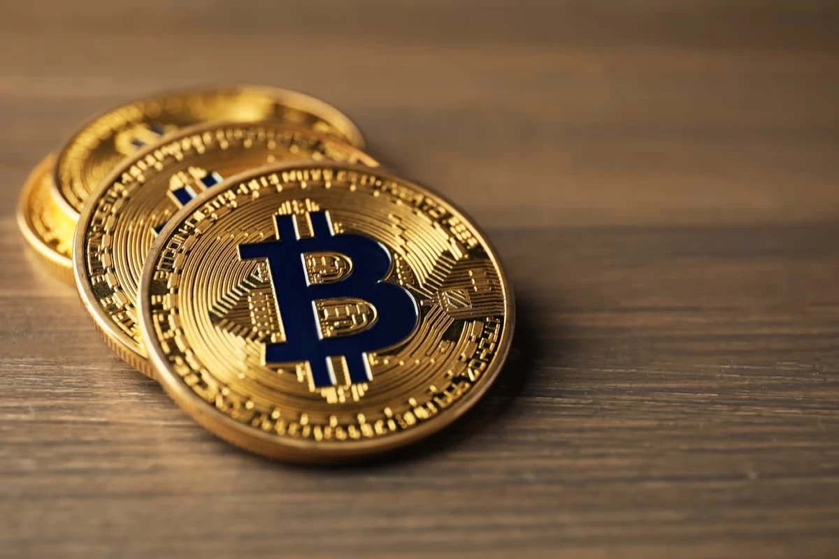 "Bitcoin"in qiyməti yenidən 63 min dollara yaxınlaşıb