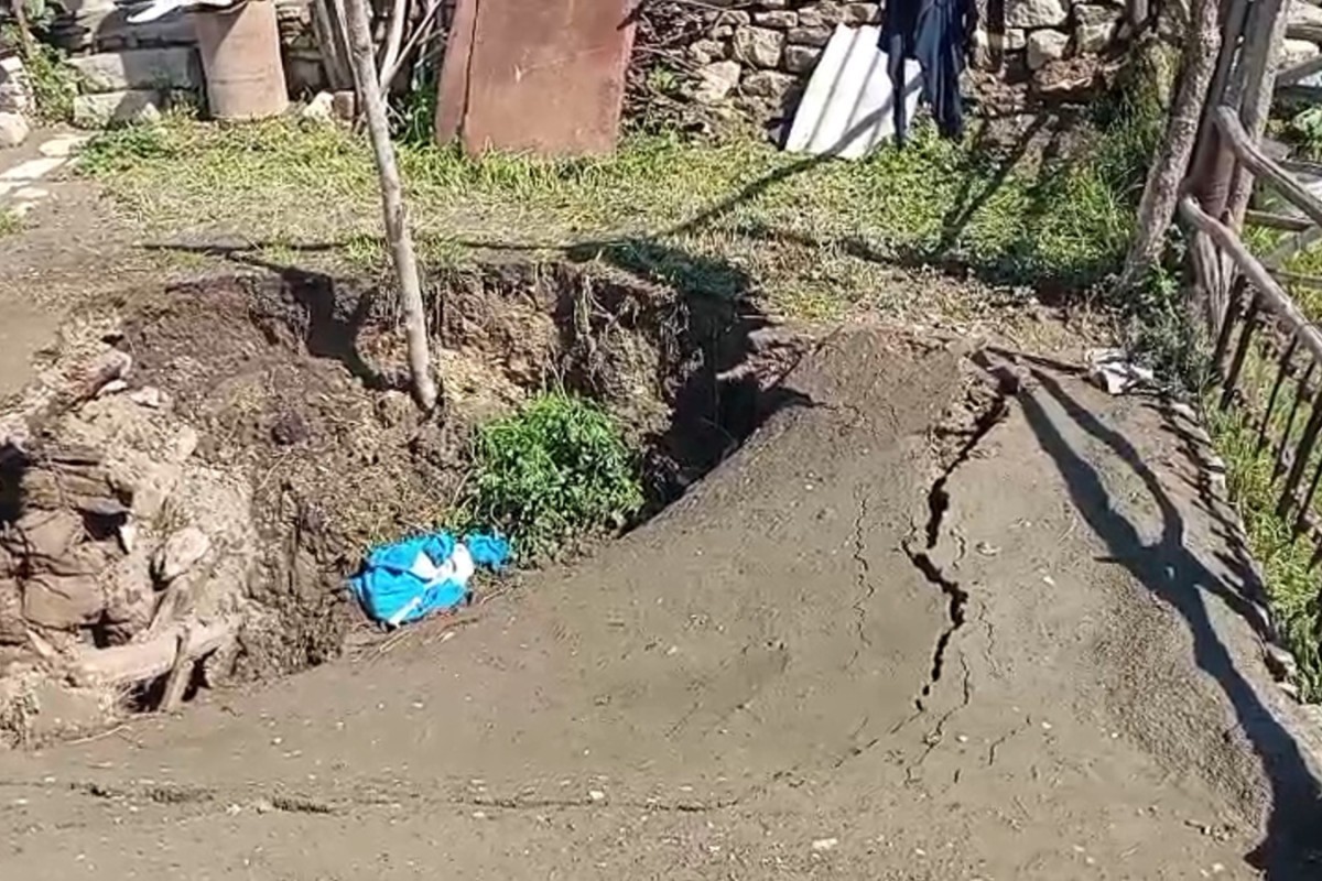 Qubada sel avtomobil yolunu yararsız hala salıb - FOTOLAR