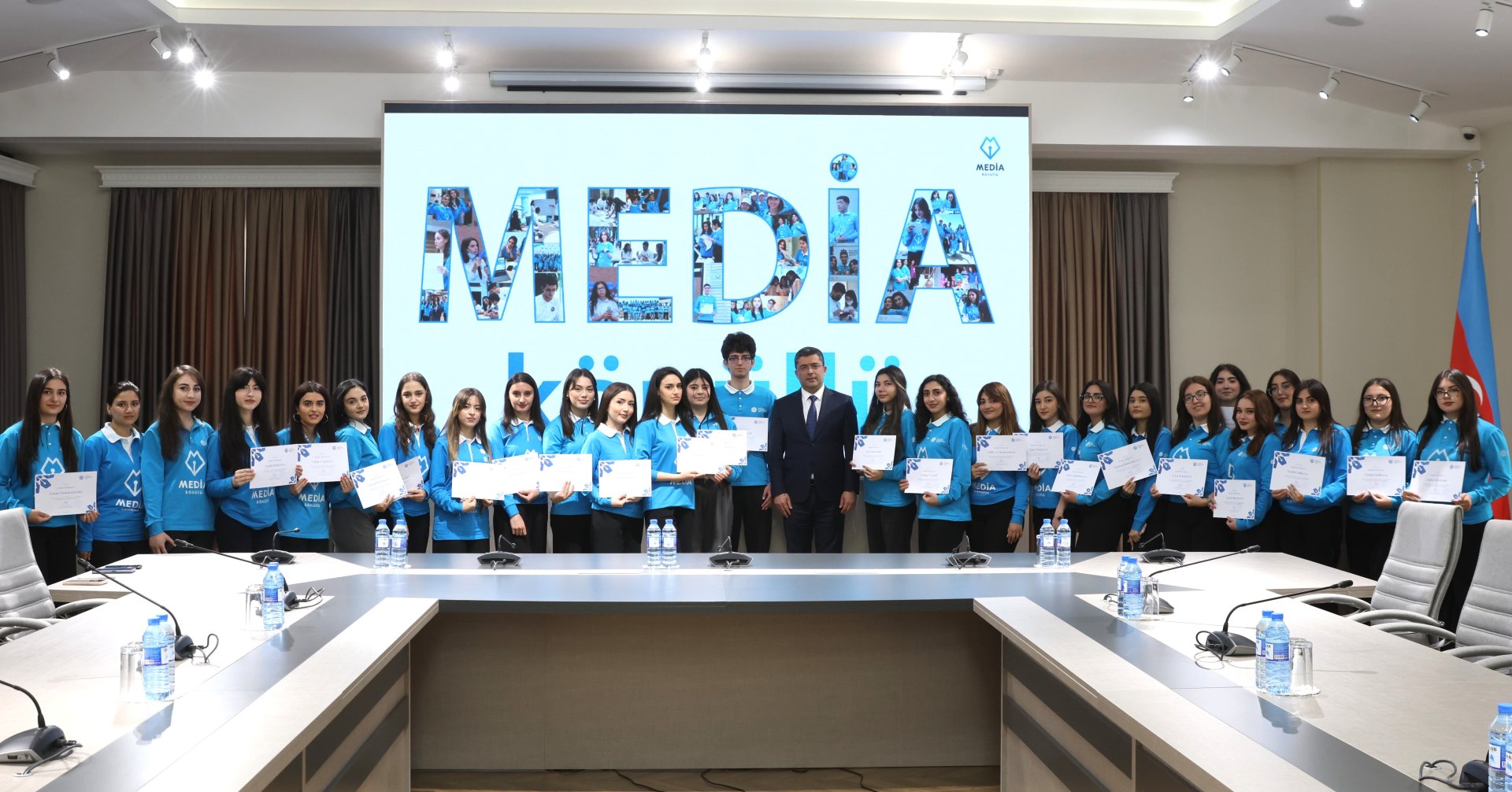 MEDİA-da məzun könüllülər və proqram iştirakçıları ilə görüş - FOTOLAR