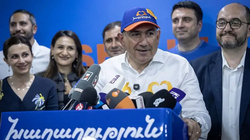 "Hraparak": “İrəvan Bakının tələblərini yerinə yetirə bilməyəcək”