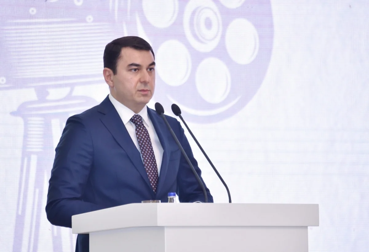 Adil Kərimli: "Kitabxanalarda peşəkarlığı sual altında olan şəxslər də var"
