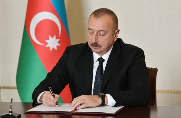 Prezidentdən bu dövlət qulluqçularını sevindirəcək FƏRMAN