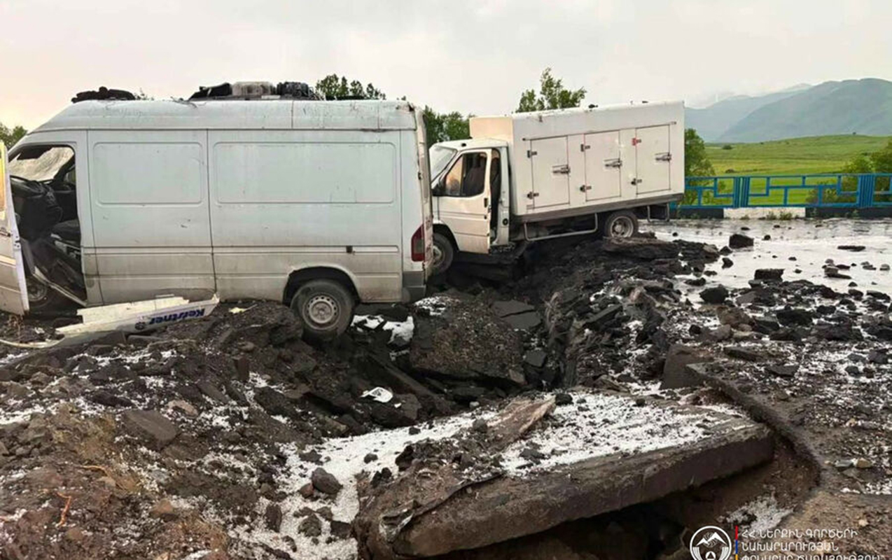 İrəvanda ildırım körpünü uçurdu