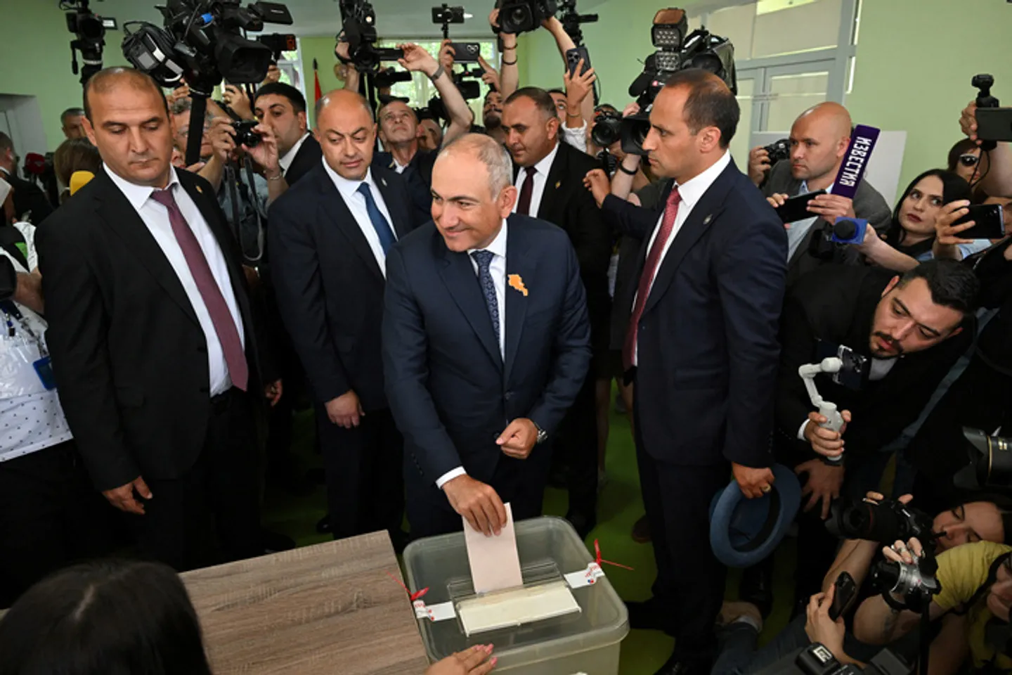 Ermənistanda siyasi böhran başladı
