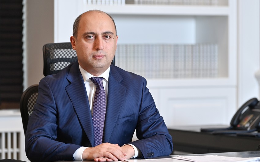 Emin Əmrullayev məzunları təbrik etdi
