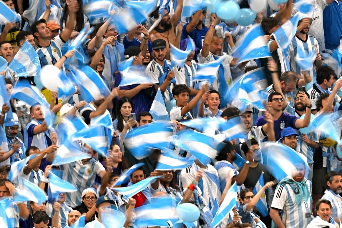 Argentinada alimenti ödəməyən minlərlə azarkeş mundialın oyunlarına buraxılmayacaq