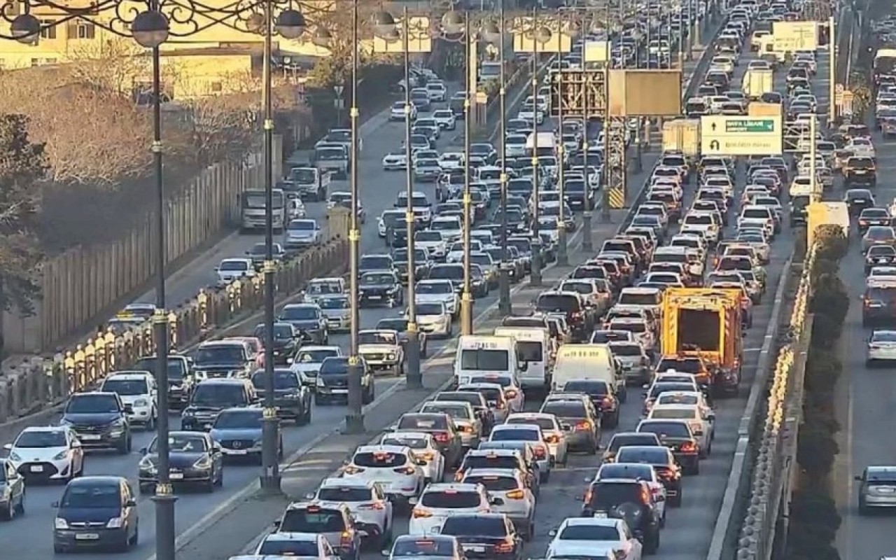 Bakının 9 əsas yolunda tıxac var