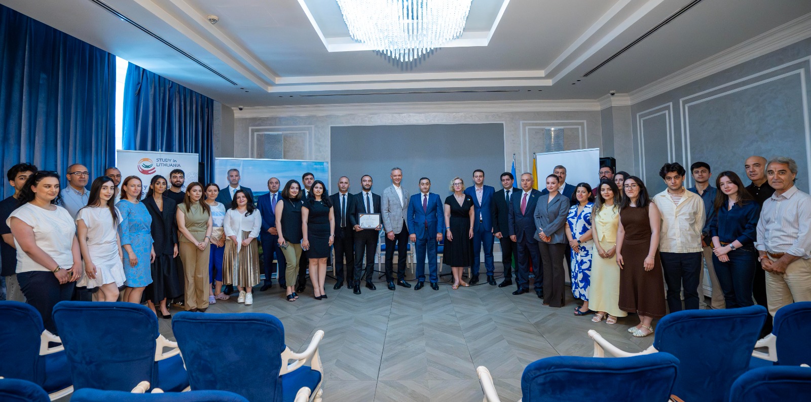 Litva universitetlərinin məzunları ilə görüş keçirilib