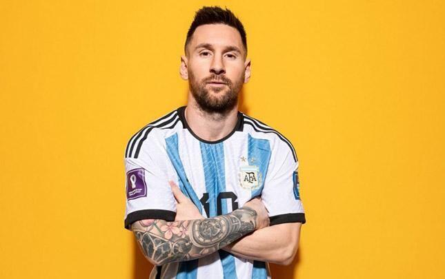 Argentinada 26 metrlik Messi heykəli ictimaiyyətə təqdim olundu