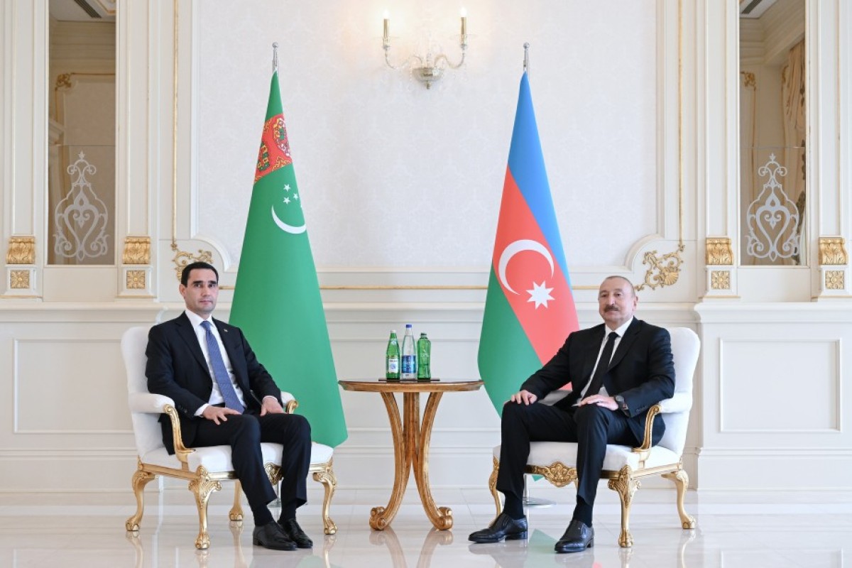 Prezident Berdiməhəmmədovla təkbətək görüşdü