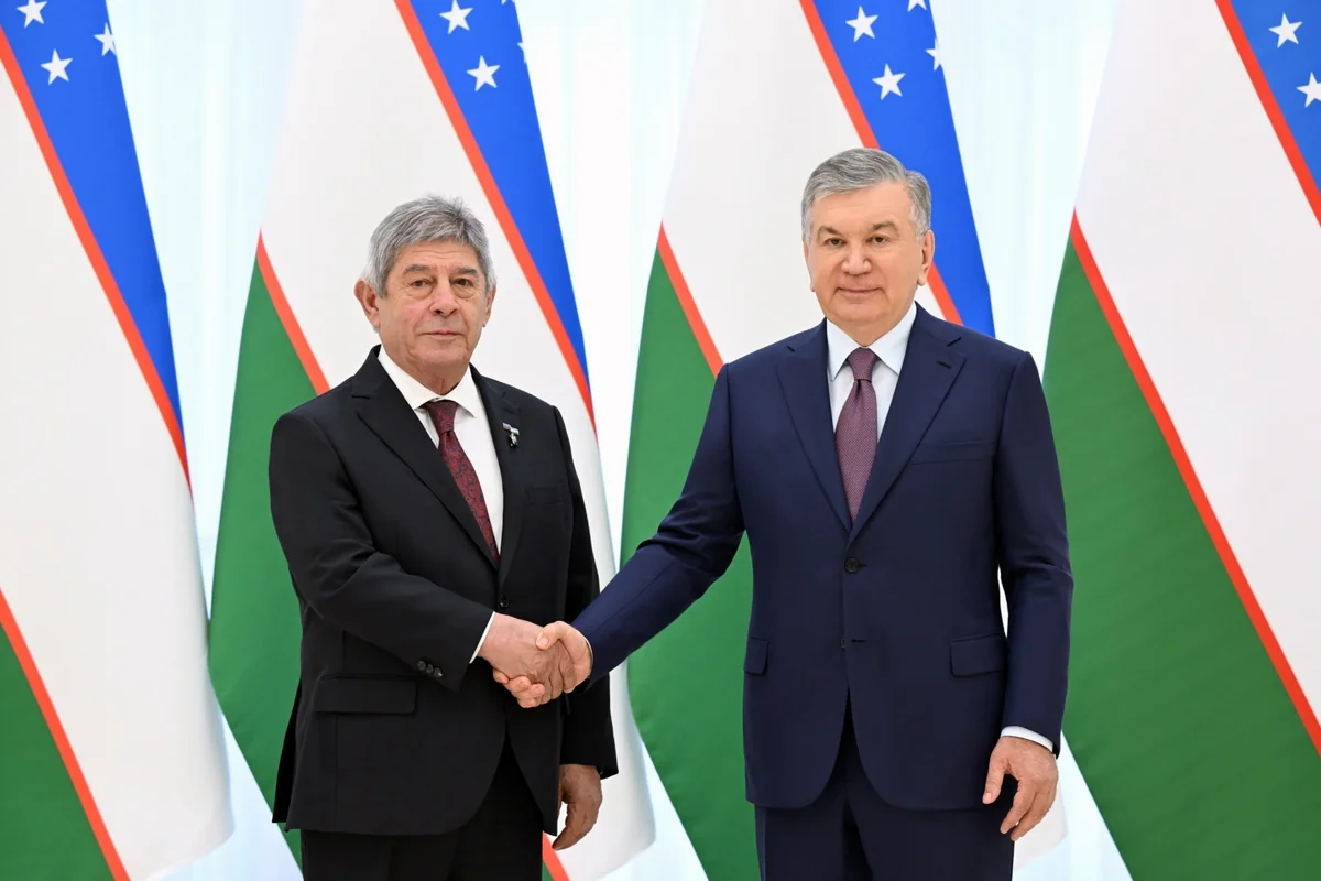 Şavkat Mirziyoyev səfirimizə orden verdi