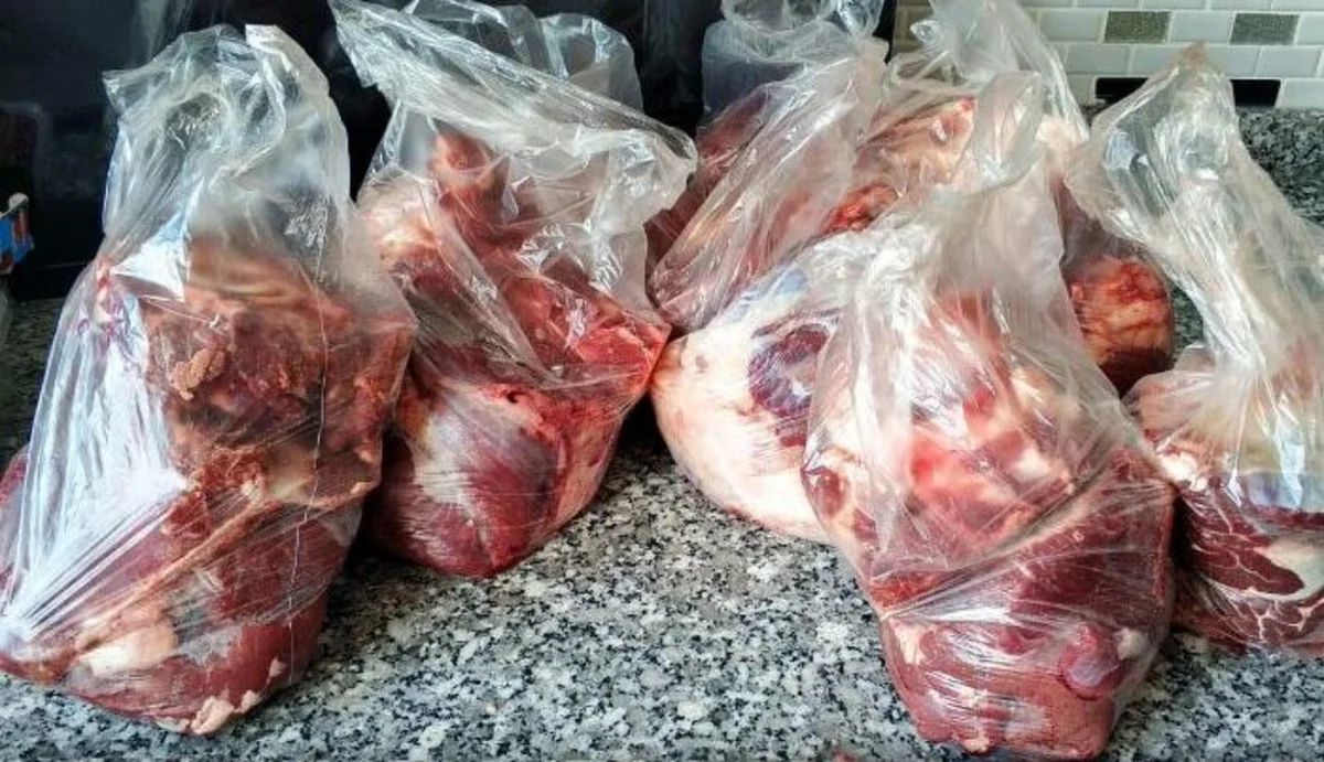 Şəhid ailələrinə yararsız qurban əti göndərən vəzifəli şəxsə töhmət verildi - FOTO