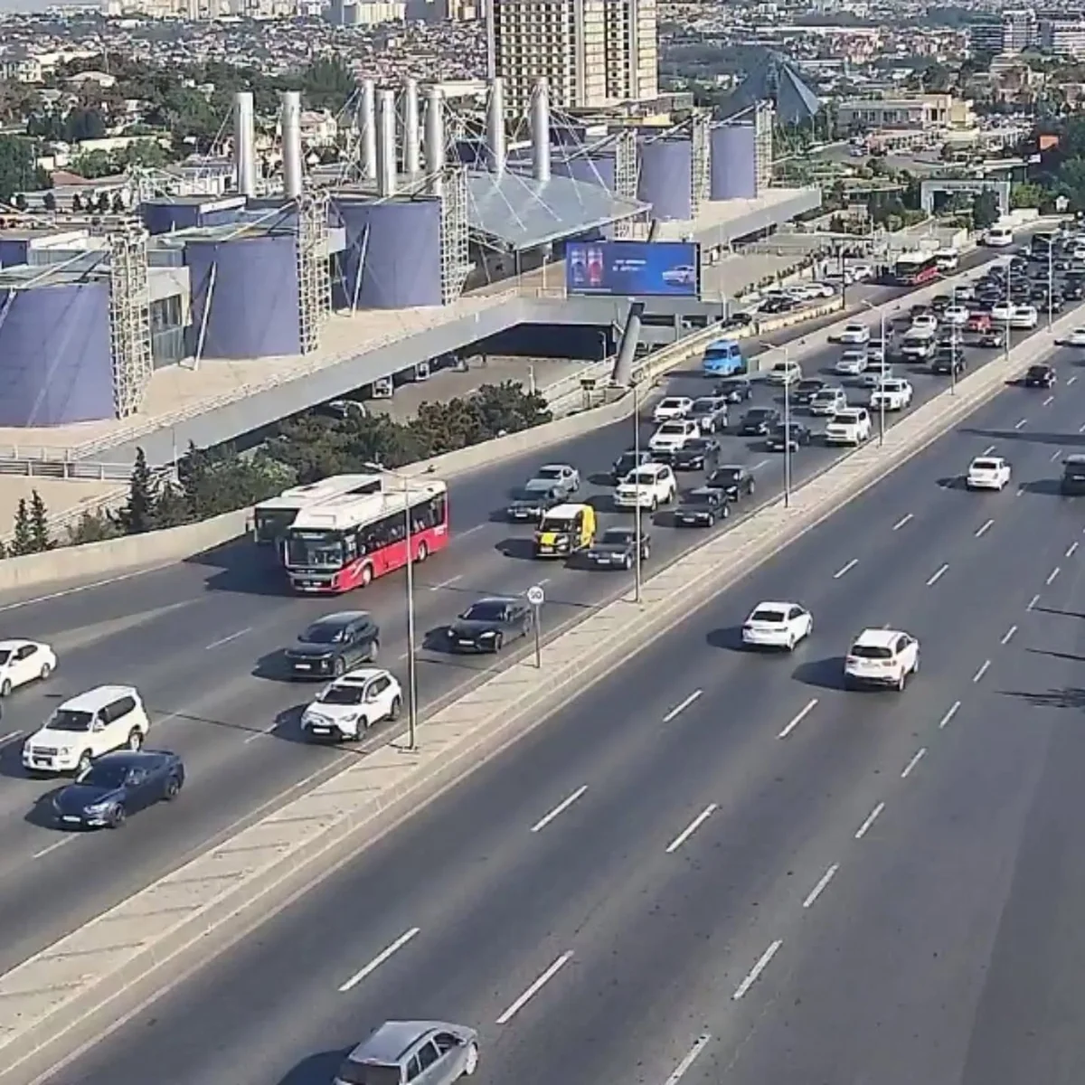 Bakıda 6 istiqamətdə tıxac müşahidə olunur