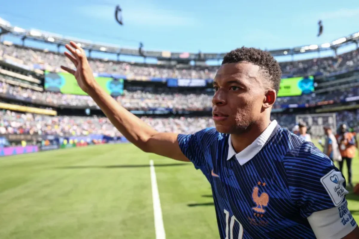 Kilian Mbappe: "Mən Messinin nə etdiyinə baxmıram"