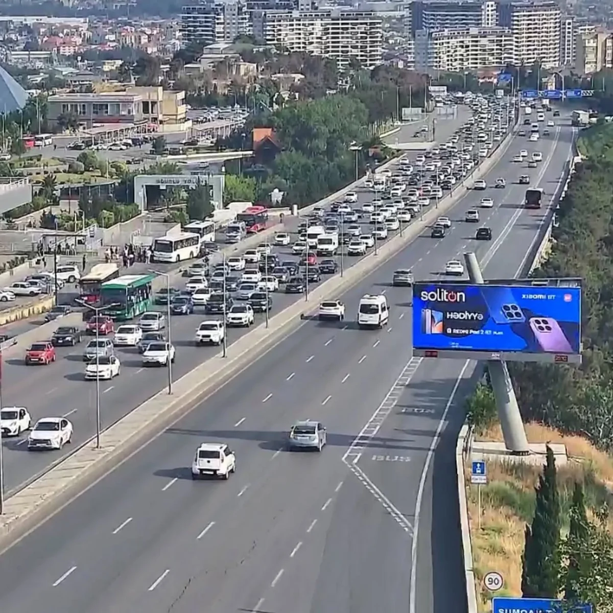 Bakıda 3 istiqamətdə tıxac müşahidə olunur