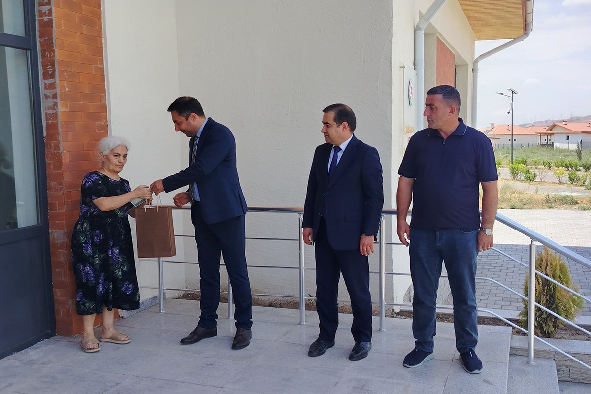 Cəbrayılın Şükürbəyli kəndinə növbəti köç olub: Açarlar təqdim edilib - FOTOLAR