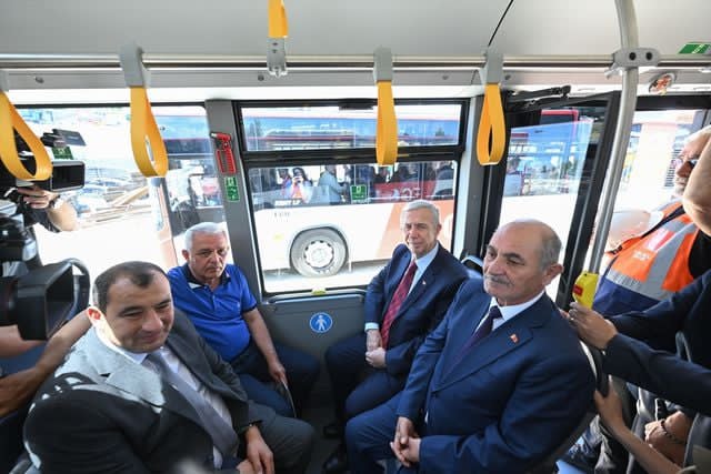 Mansur Yavaşdan partiya dəyişənlərə REAKSİYA
