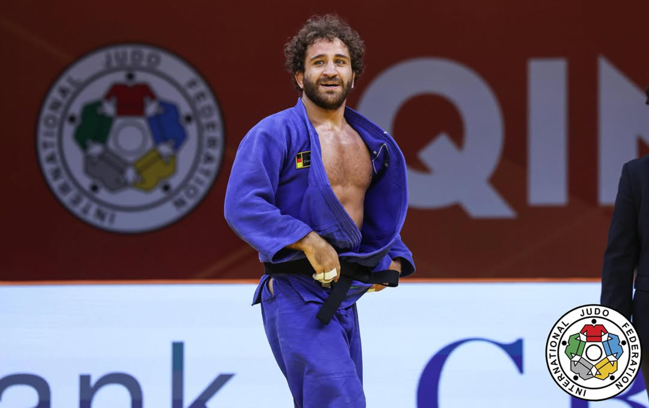 Hidayət Heydərov tənqidlərə tatamidə cavab verdi: “Yenə kürsüdəyəm”- FOTO