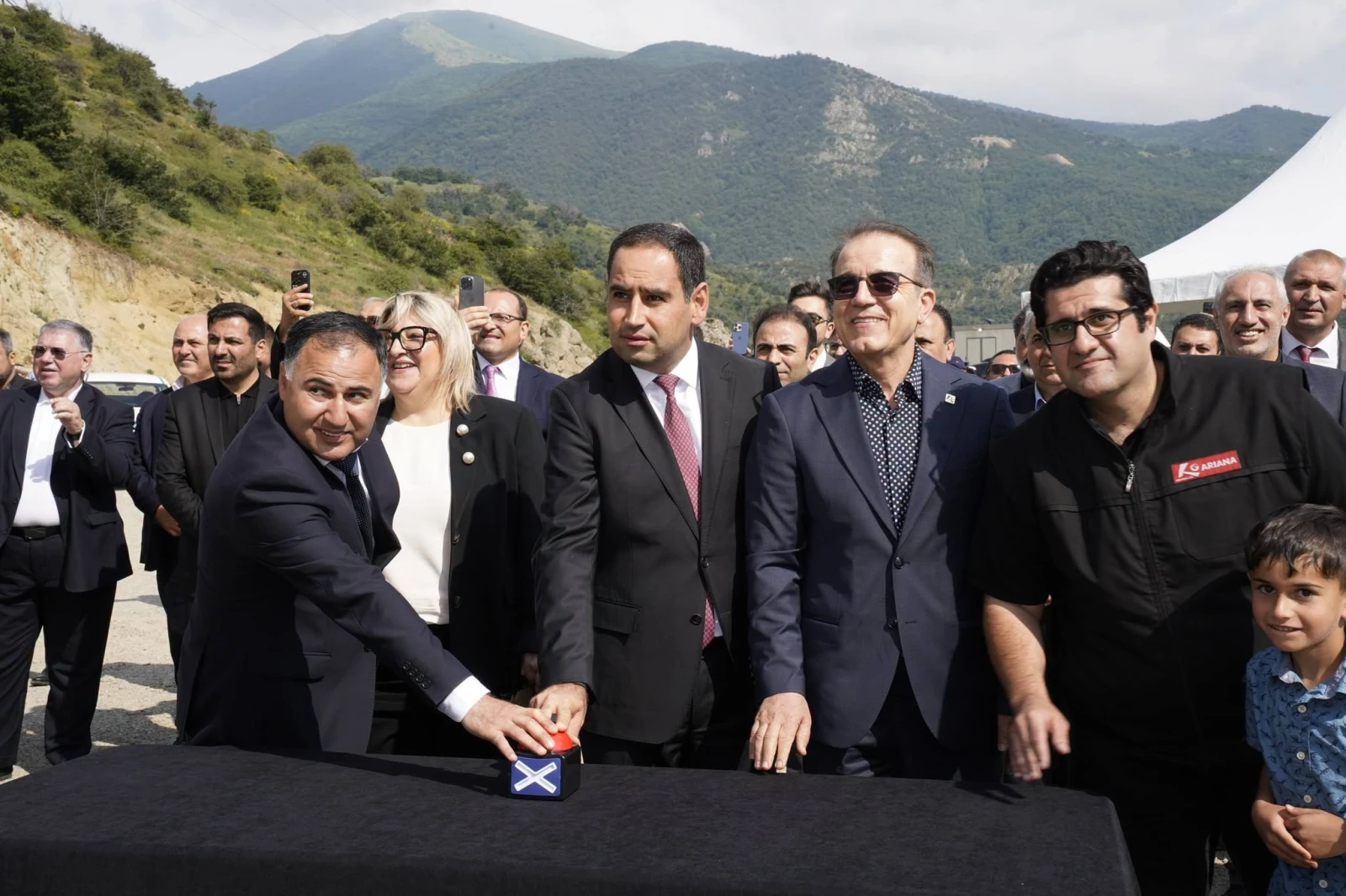 İran və Ermənistan Zəngəzurda YOL TİKİR
