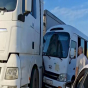 Lökbatanda mikroavtobus yük maşınına çırpıldı