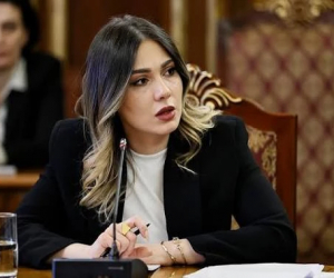 Nazir yeni konstitusiya mesajı verdi
