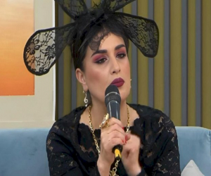 Elza Seyidcahan süpürgə ilə poz verdi - FOTO
