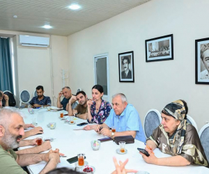 Əli İsa Cabbarov: “Yaxşı müzakirə getdi, özü də nə müzakirə, qırğın” - FOTOLAR
