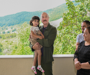 “O biri qız hanı? Onunla ayrı çəkdirərik” - VİDEO