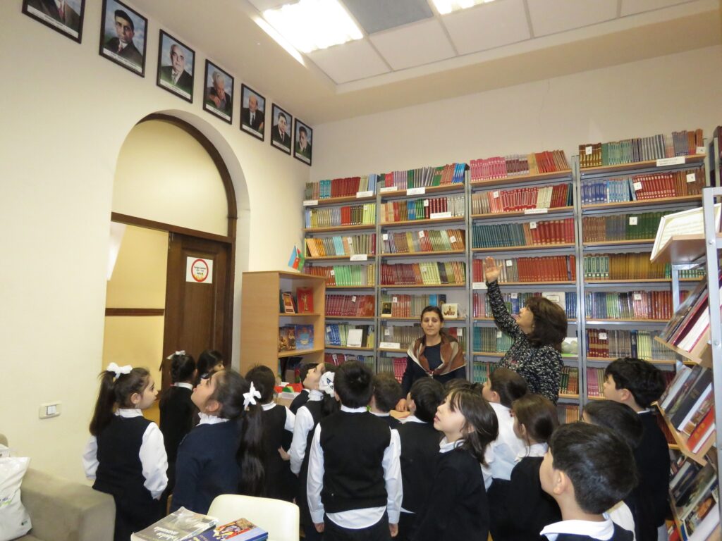 Azərbaycanda kitabxanaların və yüzlərlə işçinin sayı azalıb