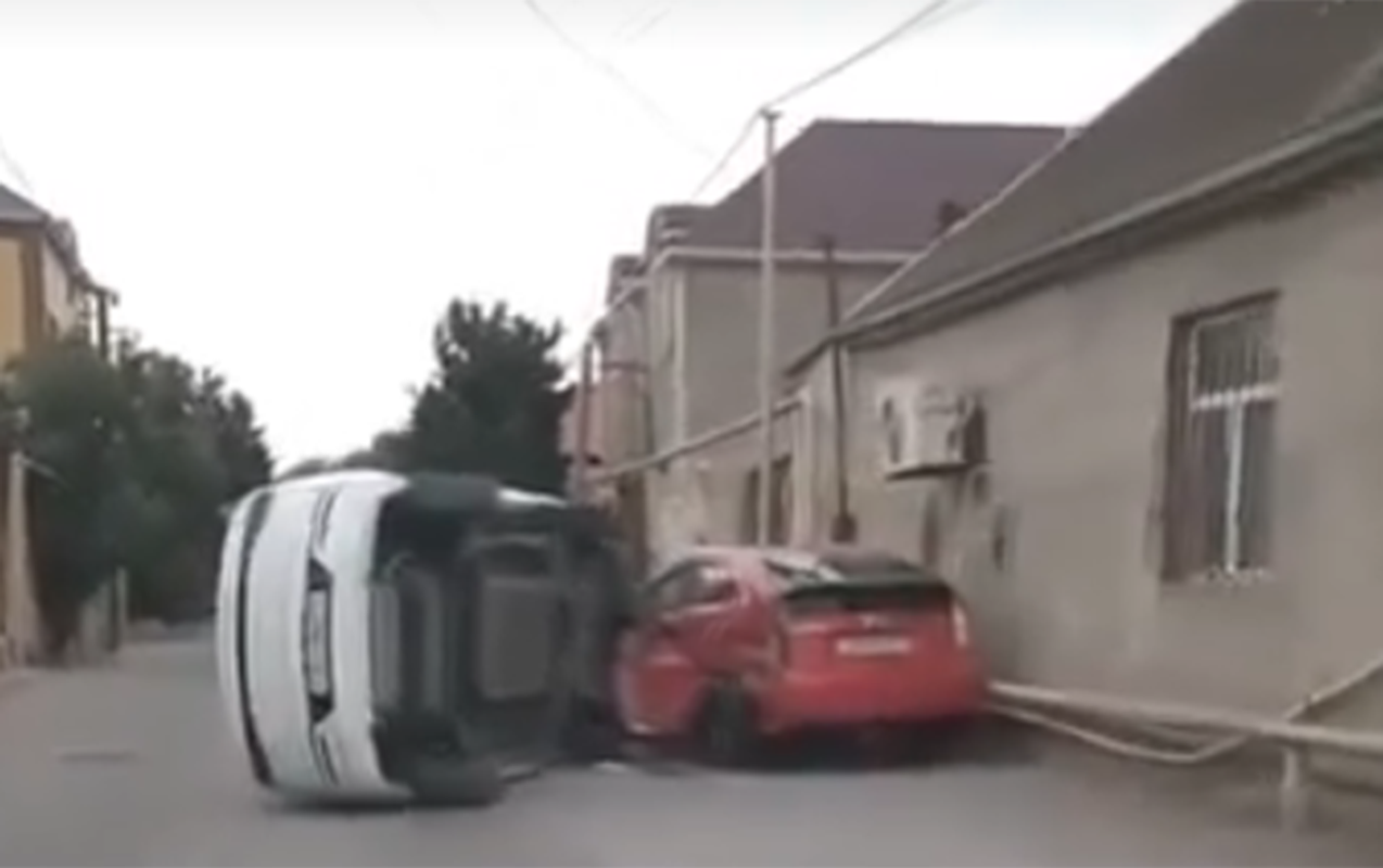 Bakıda “Prius”la toqquşan BYD aşdı