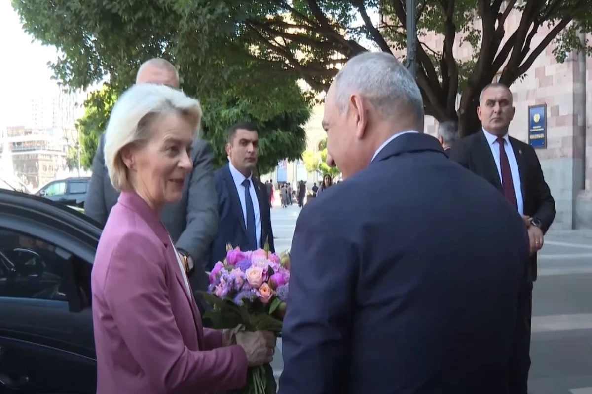 Paşinyan Ursula Fon der Lyayenlə görüşüb