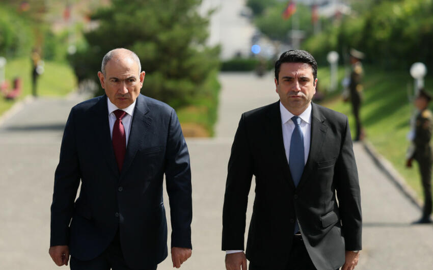 Alen Simonyan Paşinyandan ayrıldı