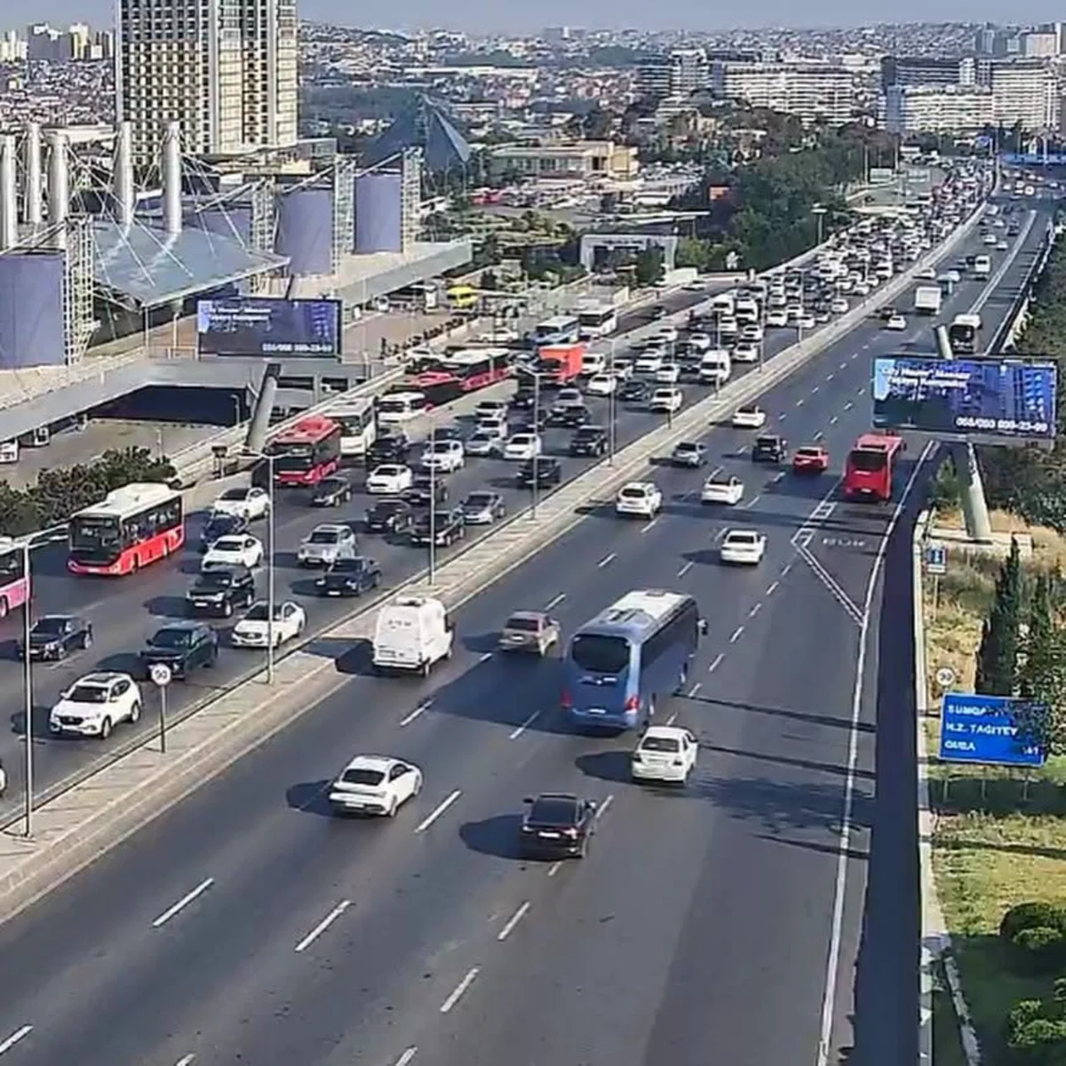 Bakının bir sıra yollarında tıxac yaranıb