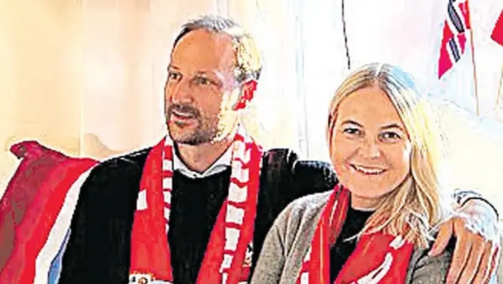 Şahzadə əməliyyatdan sonra ilk dəfə ictimaiyyət qarşısına çıxıb