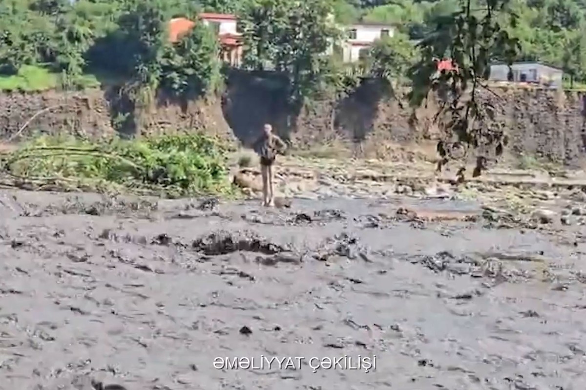 Çay sahilində köməksiz qalan şəxs xilas edildi