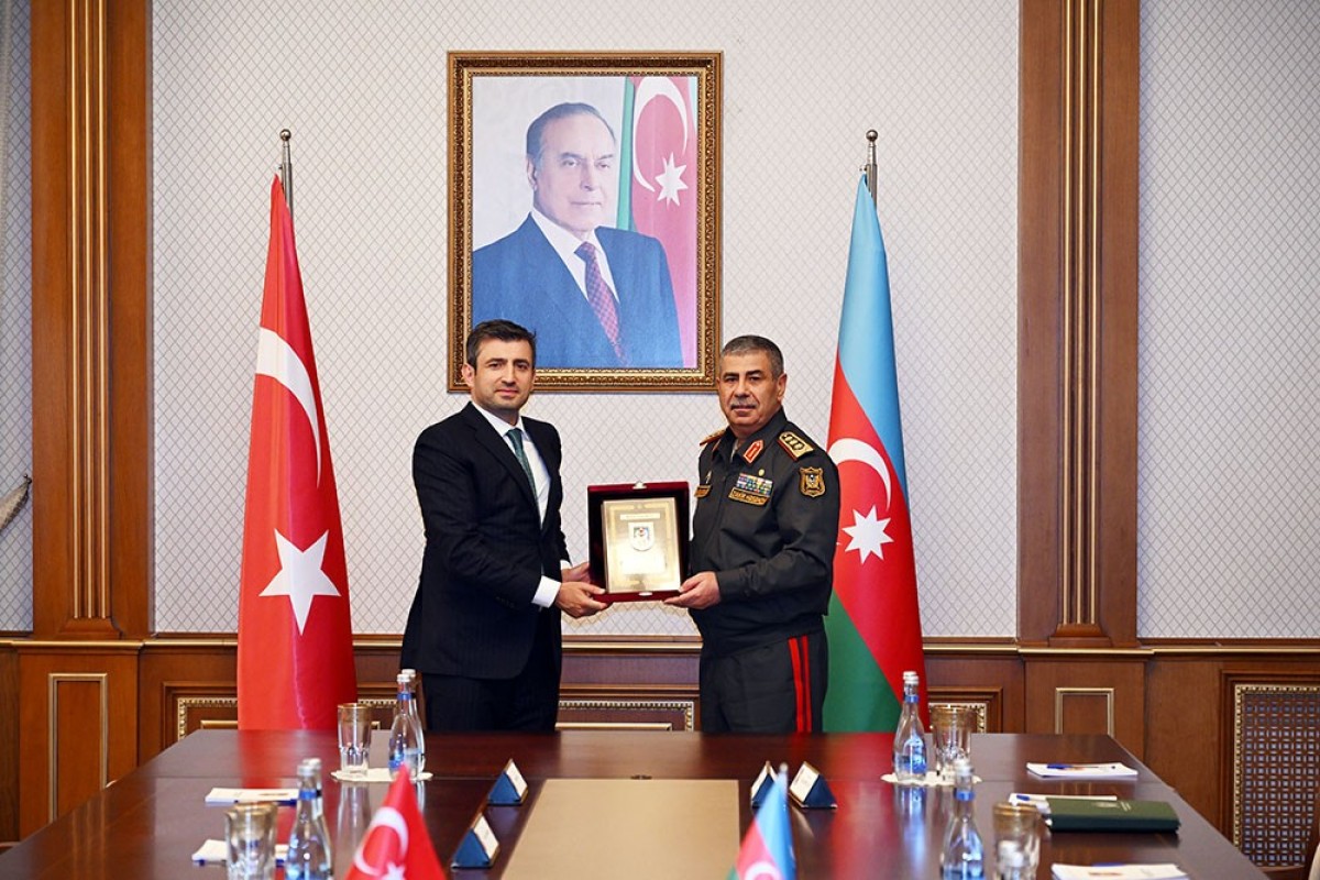 Zakir Həsənov Selçuk Bayraktarı qəbul etdi