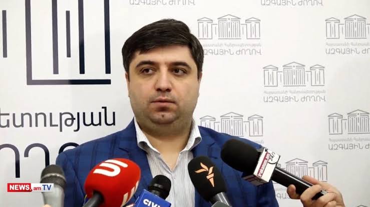 Hapokyan Paşinyandan ayrıldı: Deputat mandatından imtina etdi