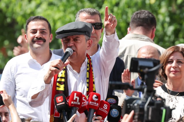 Özgür Özeldən mesaj: "Səbrimizin bitdiyi yerdə..."