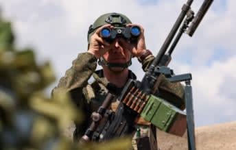 Kursk vilayətində yük maşınına dron hücumu: Sürücü yaralanıb