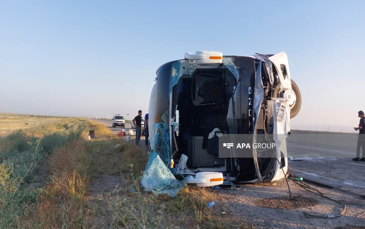 Hacıqabulda sərnişin avtobusu aşdı: 30-dan çox yaralı var