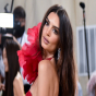 Məşhur model şəxsi həyatı ilə bağlı kitab yazır